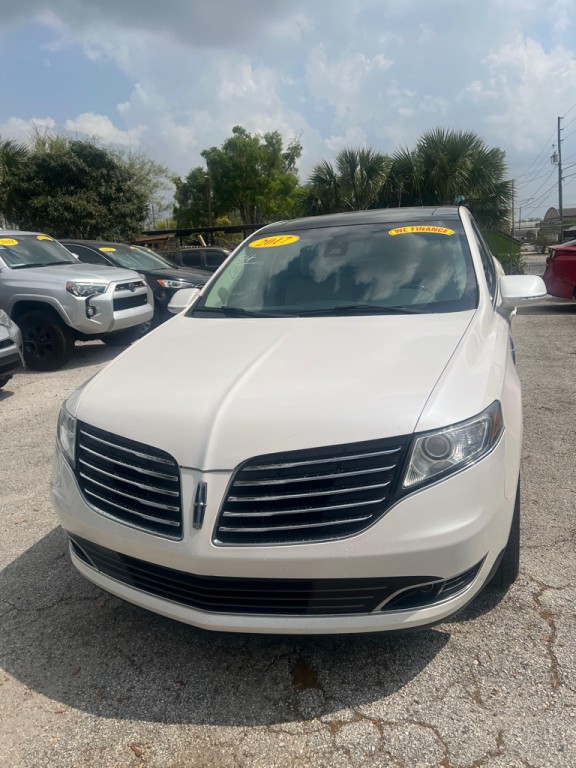2017 Lincoln MKT Image 3