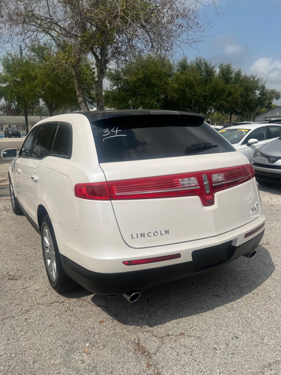 2017 Lincoln MKT Image 5