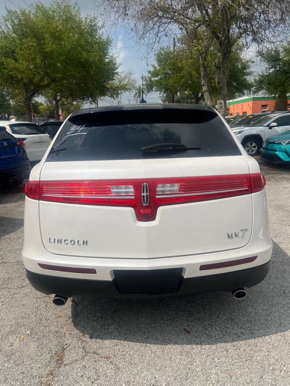 2017 Lincoln MKT Image 6