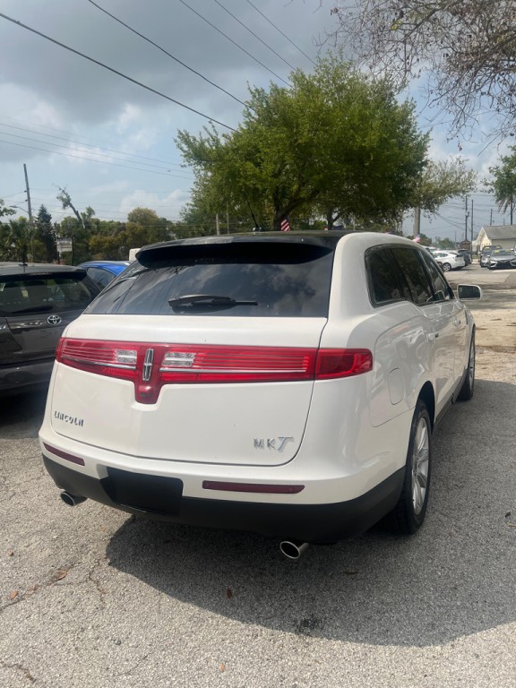 2017 Lincoln MKT Image 9