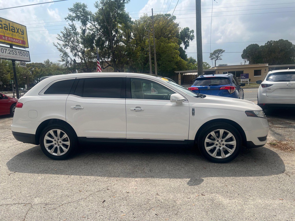 2017 Lincoln MKT Image 10