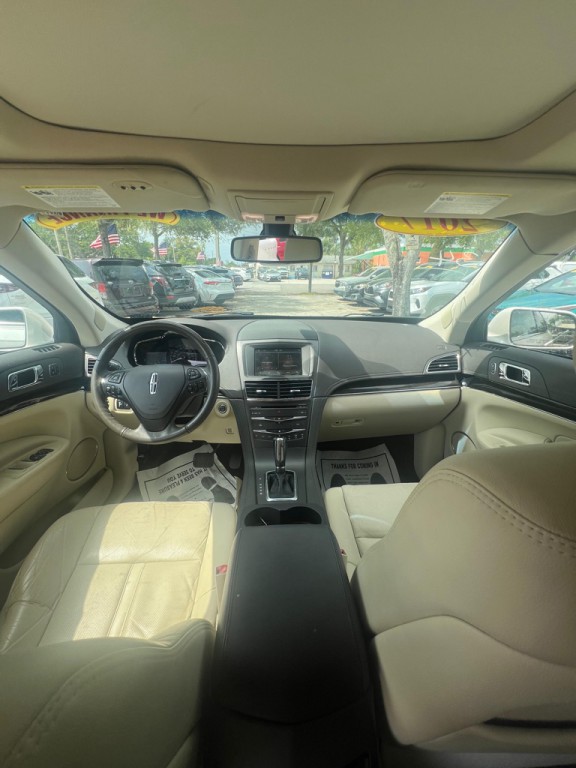 2017 Lincoln MKT Image 16