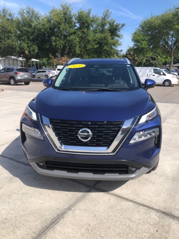 2021 Nissan Rogue Image 1