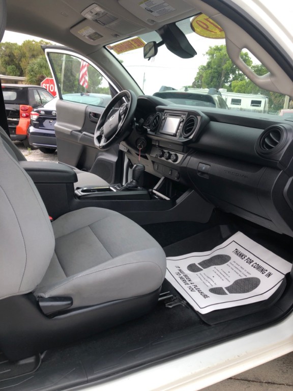 2019 Toyota Tacoma Image 10