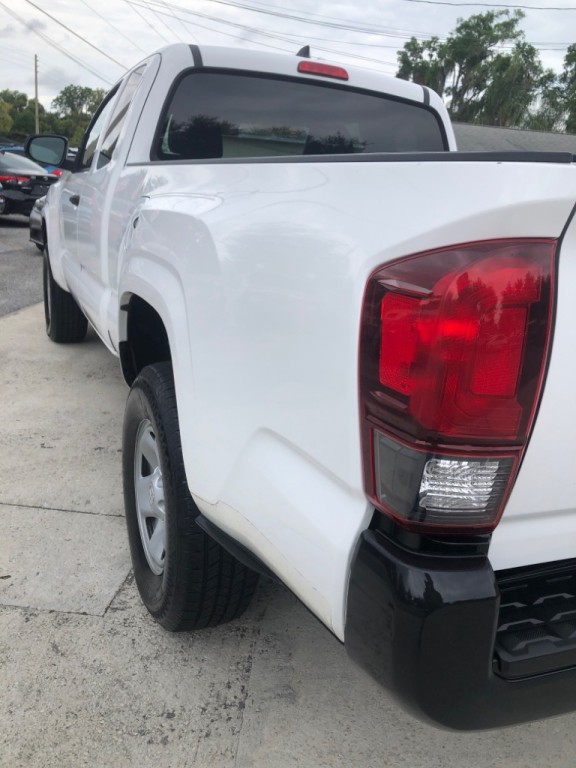 2019 Toyota Tacoma Image 18