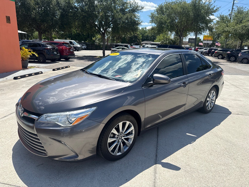 2016 Toyota Camry Image 1