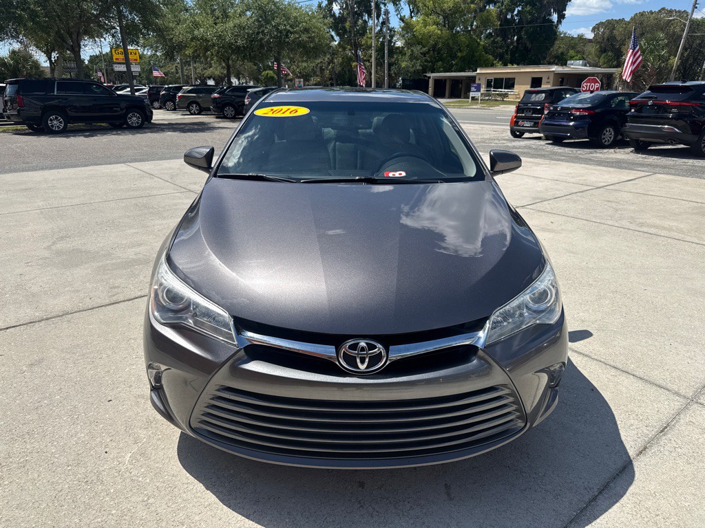 2016 Toyota Camry Image 2
