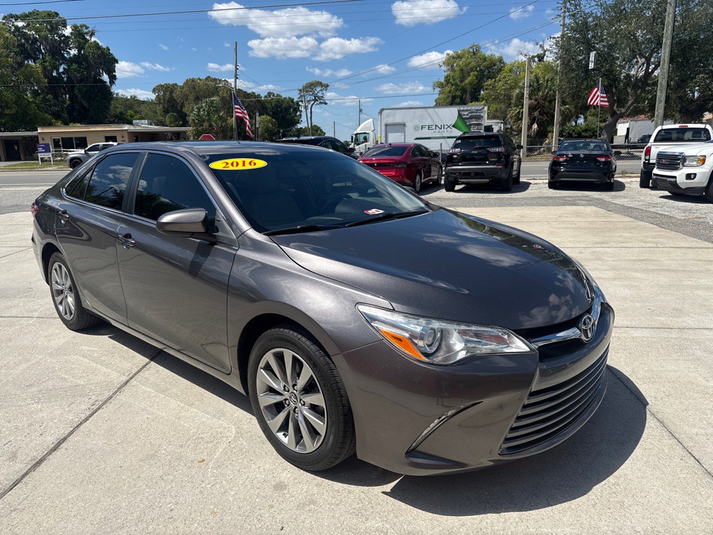 2016 Toyota Camry Image 3