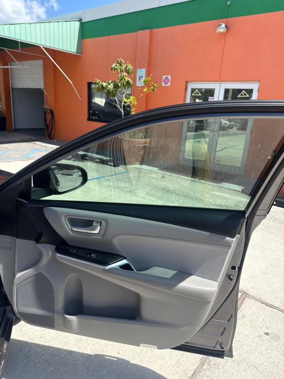 2016 Toyota Camry Image 6