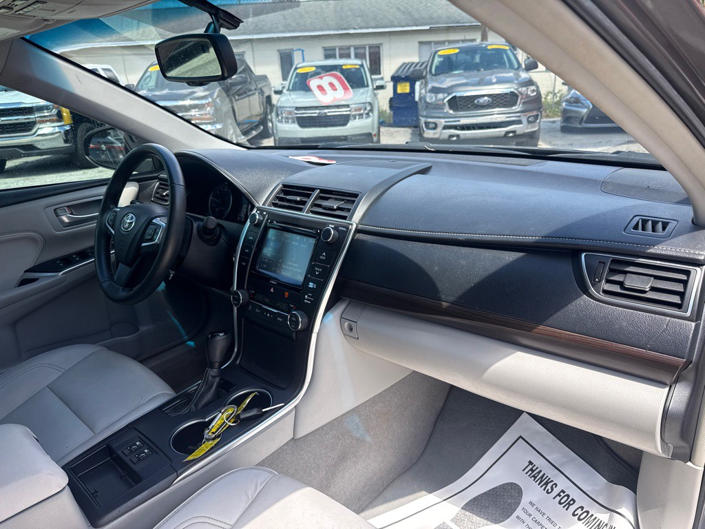 2016 Toyota Camry Image 8