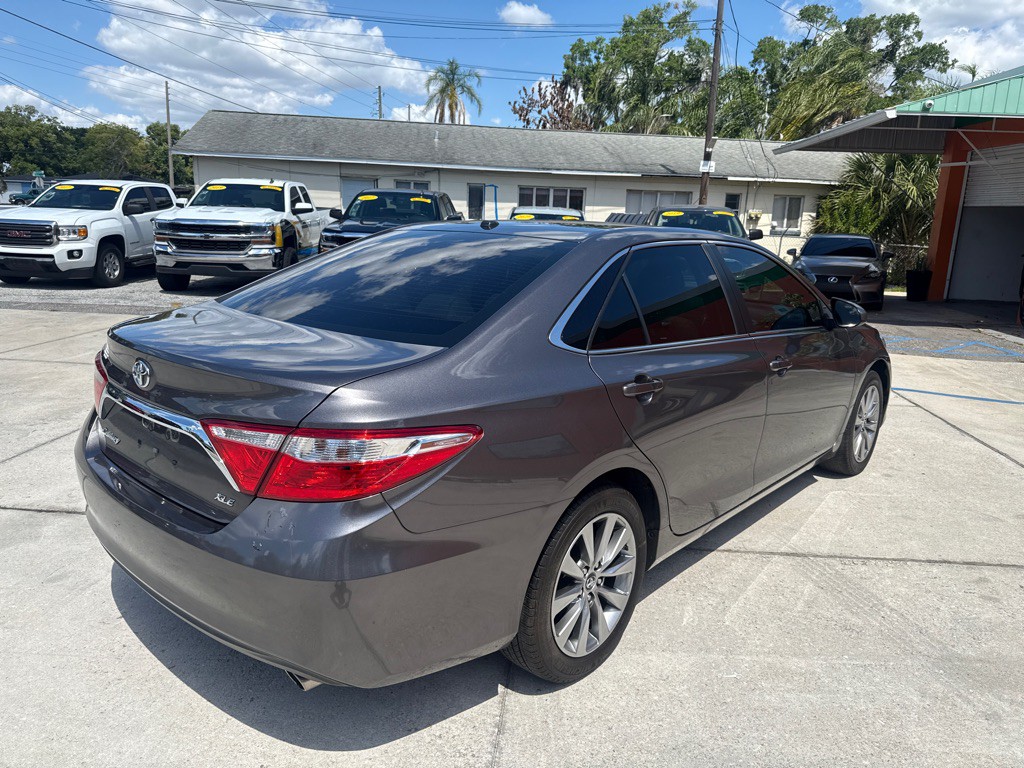 2016 Toyota Camry Image 15