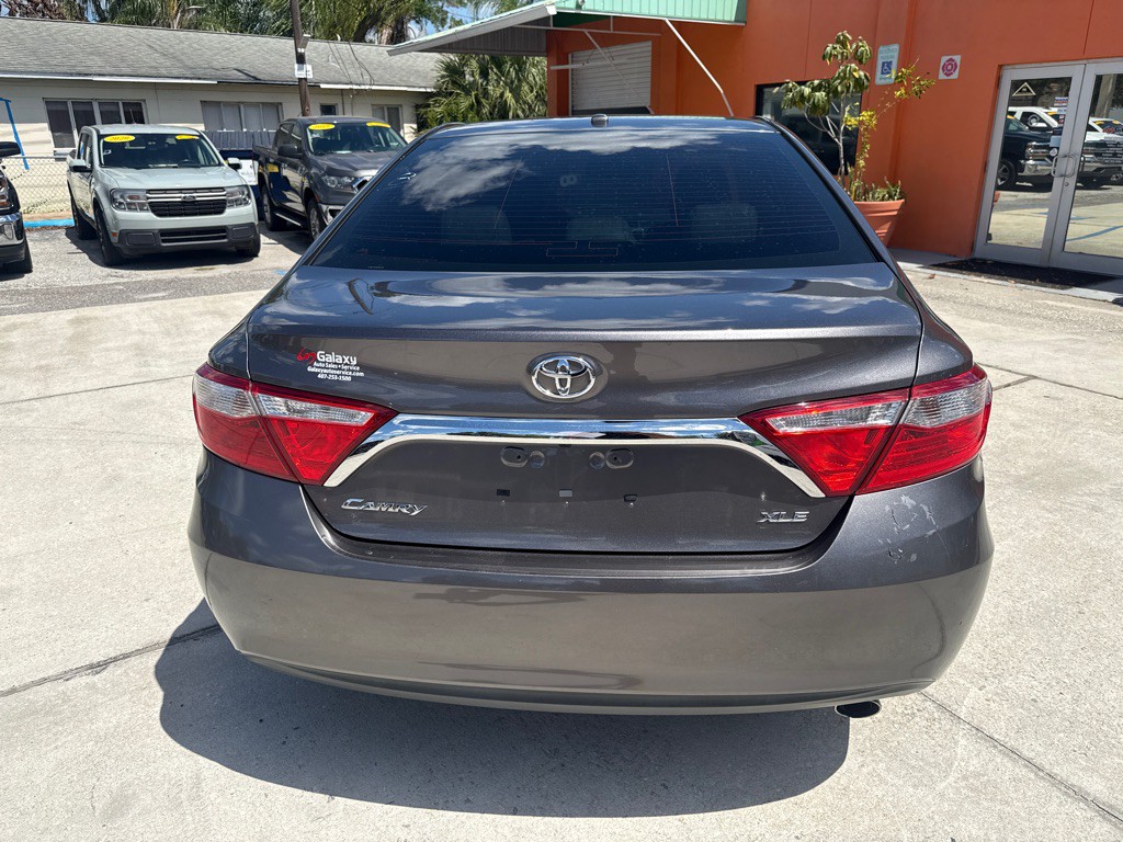 2016 Toyota Camry Image 16