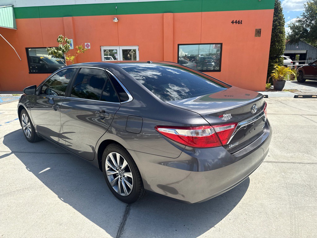 2016 Toyota Camry Image 17