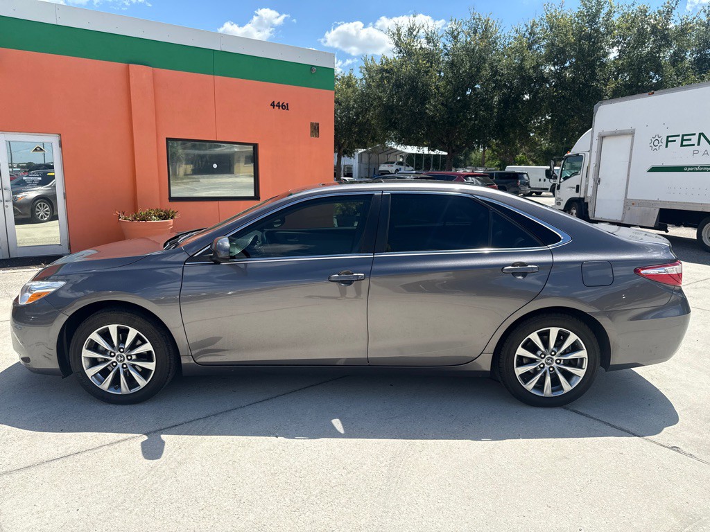 2016 Toyota Camry Image 18