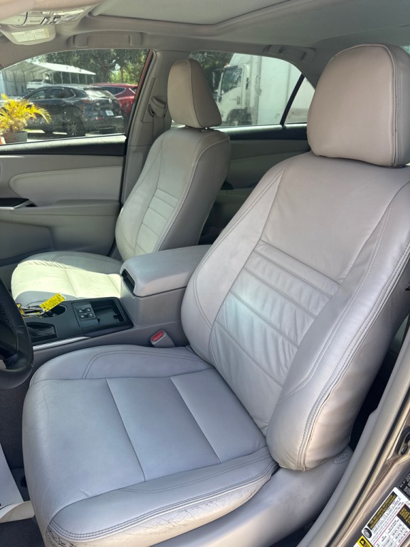 2016 Toyota Camry Image 22
