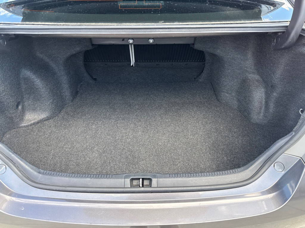2016 Toyota Camry Image 24