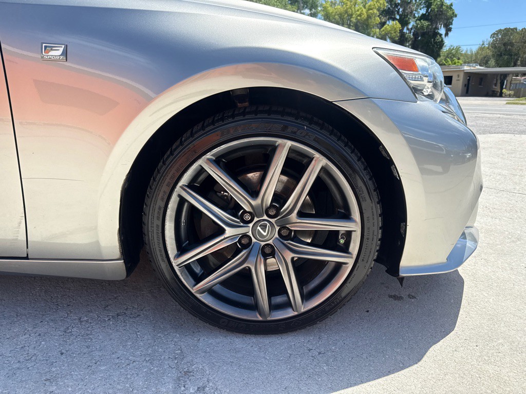 2015 Lexus IS Image 4