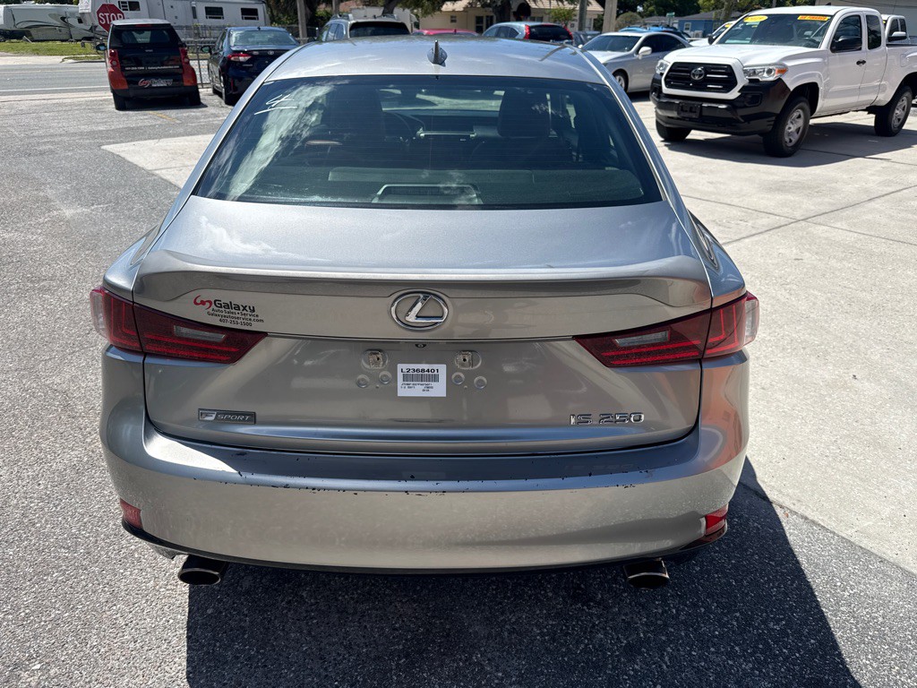 2015 Lexus IS Image 16