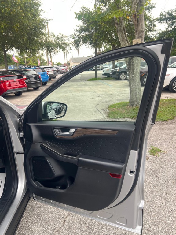 2020 Ford Escape Image 10