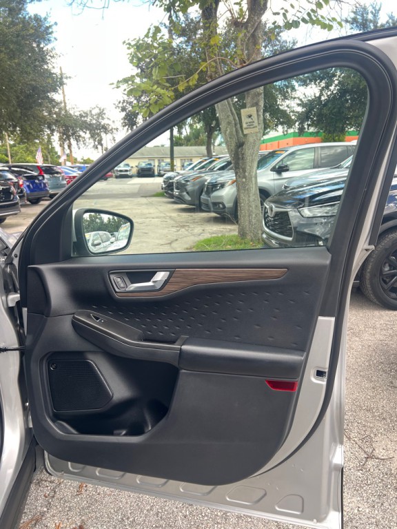 2020 Ford Escape Image 35