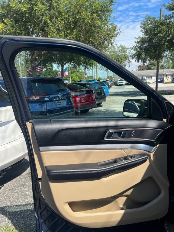 2017 Ford Explorer Image 24
