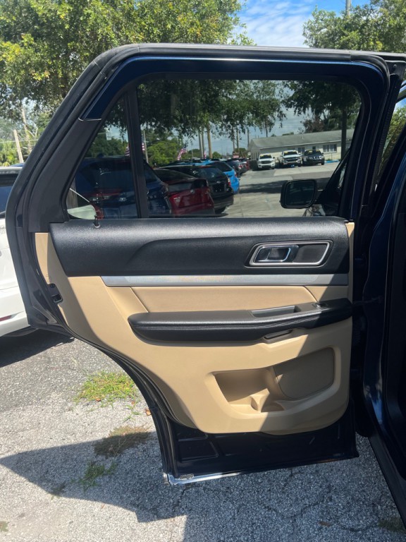 2017 Ford Explorer Image 35