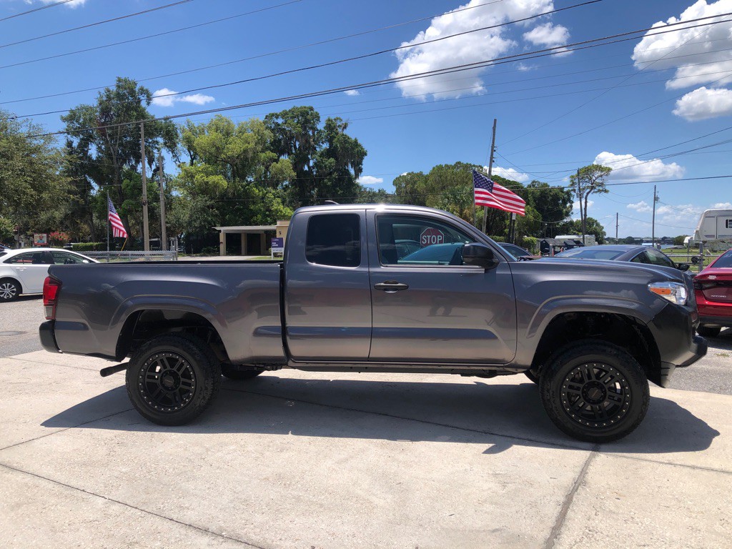 2019 Toyota Tacoma Image 2