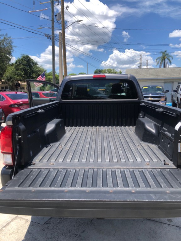 2019 Toyota Tacoma Image 8
