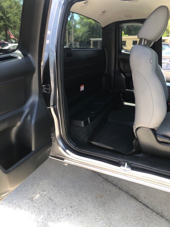 2019 Toyota Tacoma Image 9