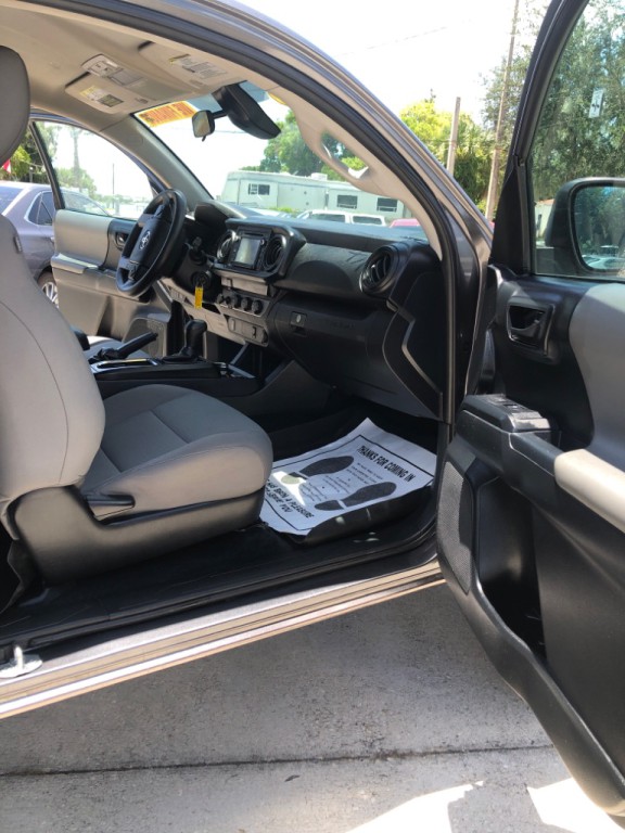 2019 Toyota Tacoma Image 10