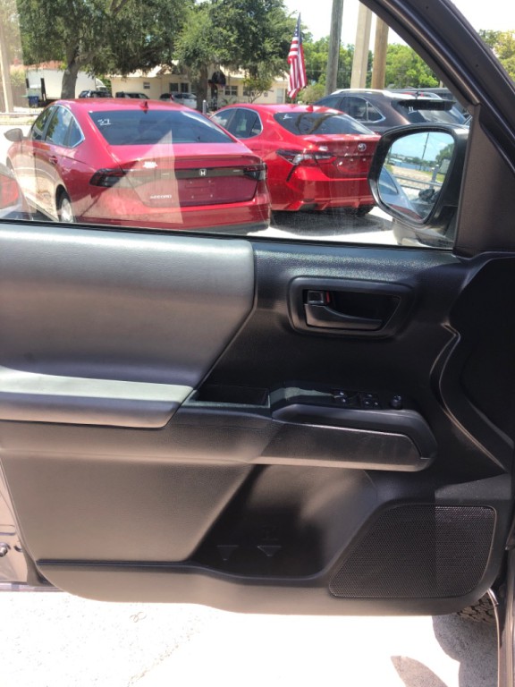 2019 Toyota Tacoma Image 15