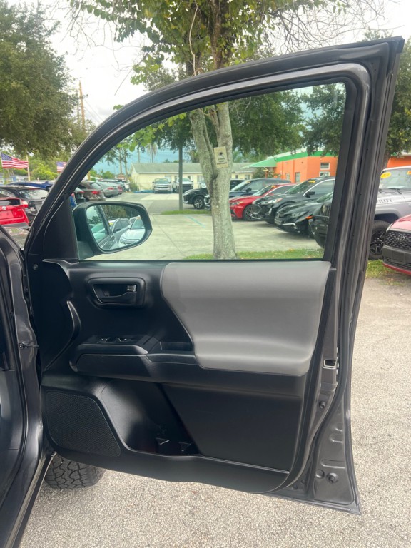 2019 Toyota Tacoma Image 34