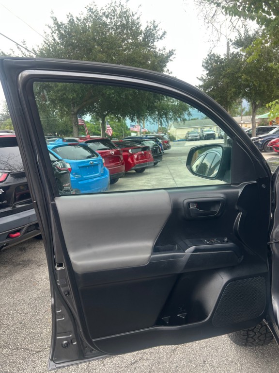 2019 Toyota Tacoma Image 40