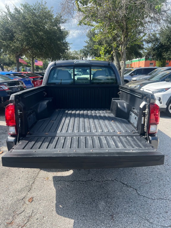 2018 Toyota Tacoma Image 8