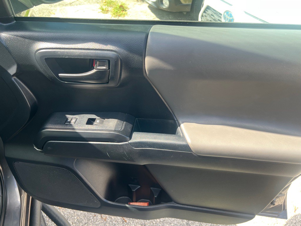 2018 Toyota Tacoma Image 12