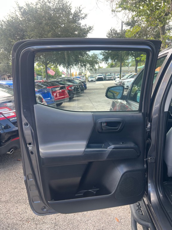2018 Toyota Tacoma Image 16