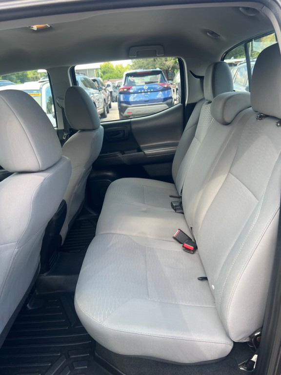 2018 Toyota Tacoma Image 17