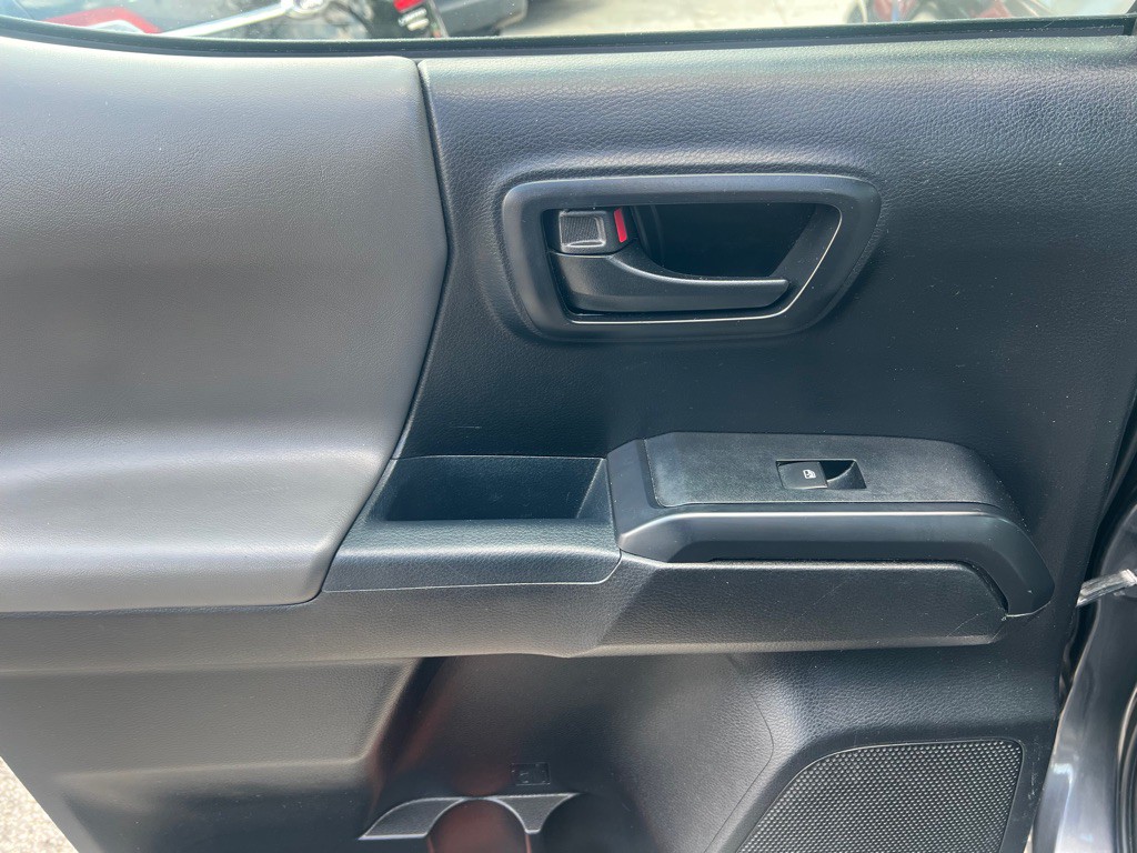 2018 Toyota Tacoma Image 18