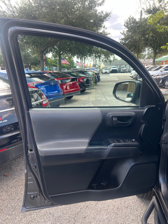2018 Toyota Tacoma Image 24