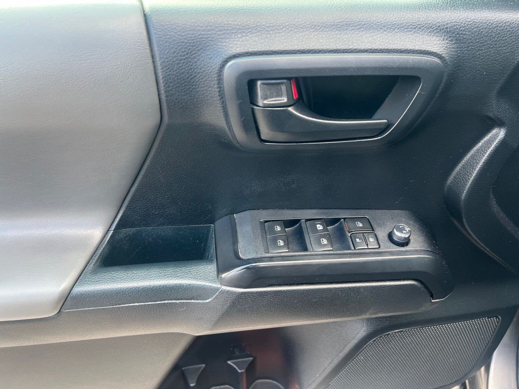 2018 Toyota Tacoma Image 25