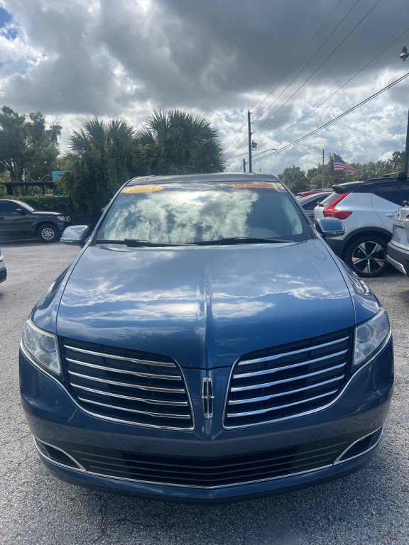 2018 Lincoln MKT Image 3