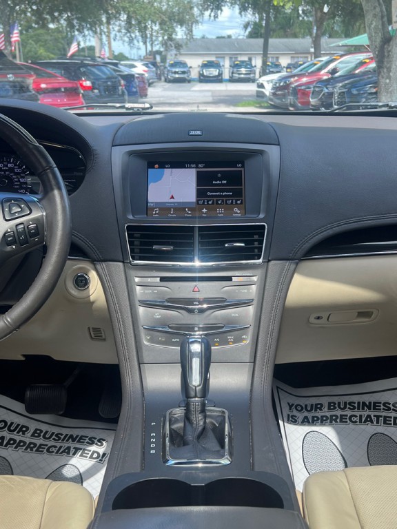 2018 Lincoln MKT Image 28