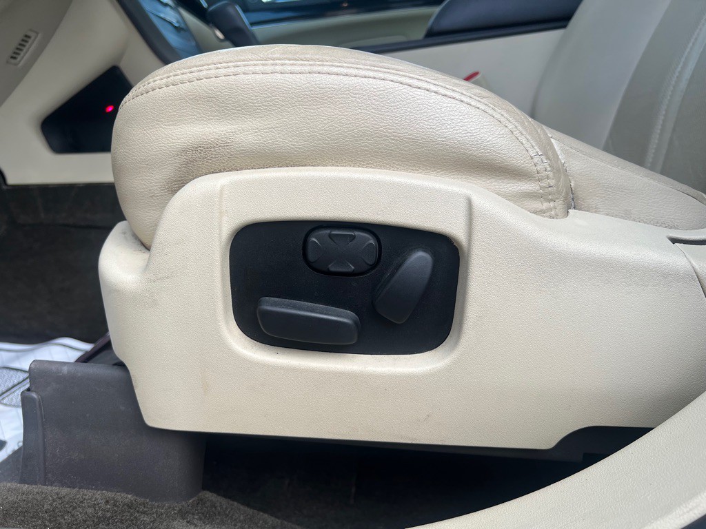 2018 Lincoln MKT Image 35