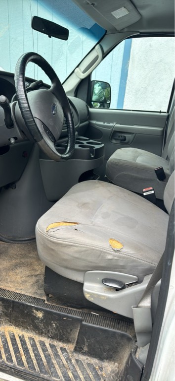 2006 Ford Econoline Image 3