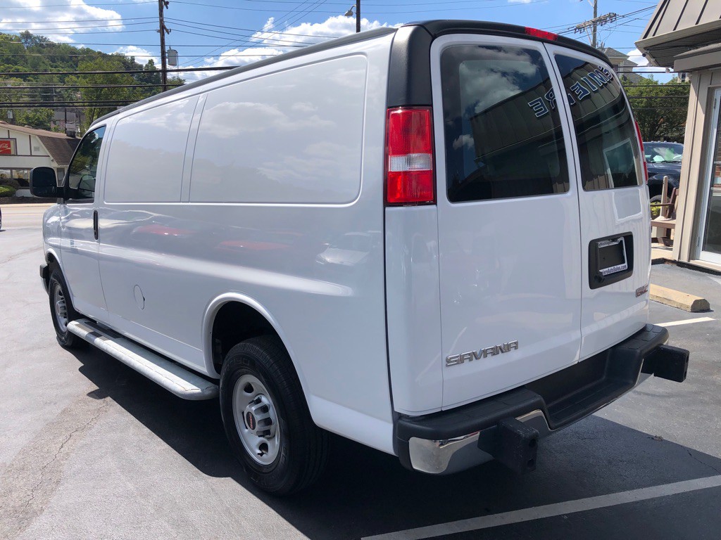 2023 GMC Savana Image 3