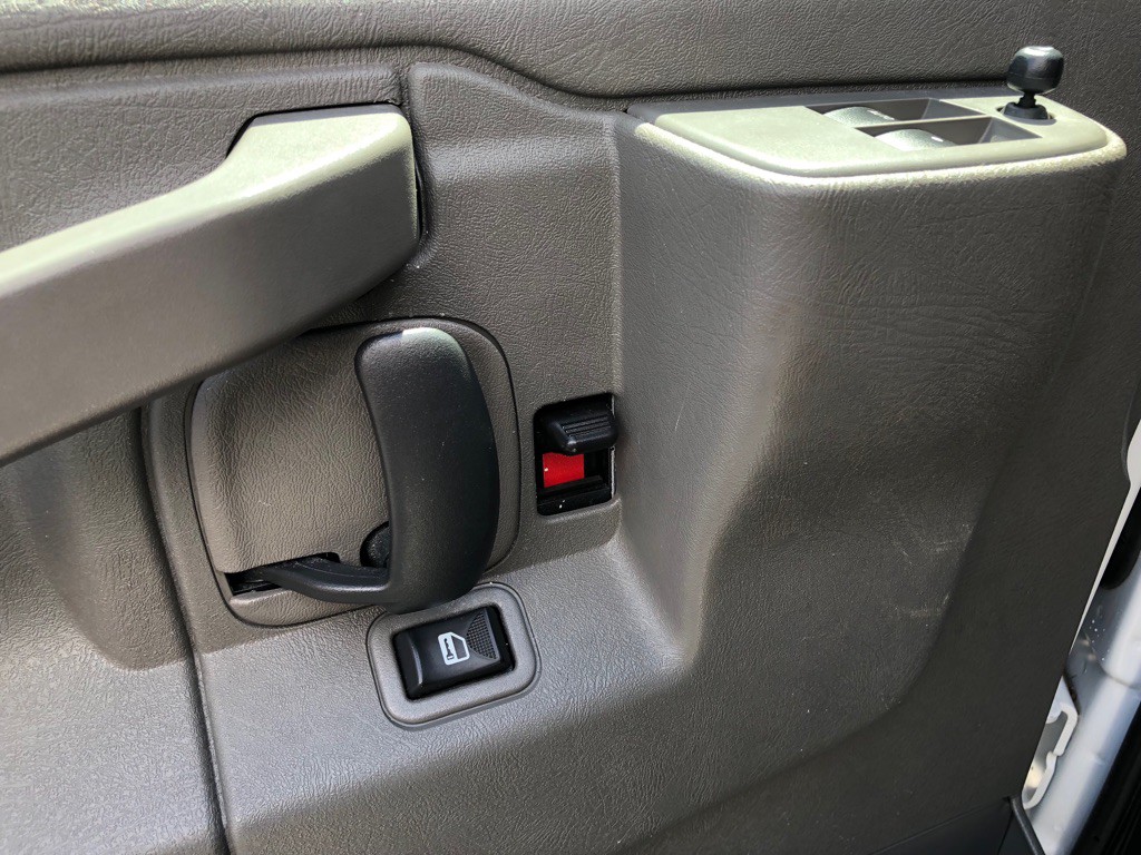 2023 GMC Savana Image 17