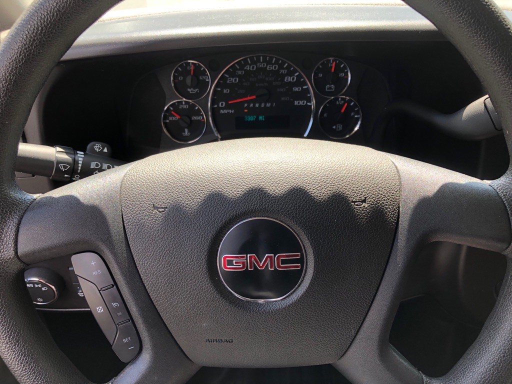 2023 GMC Savana Image 32
