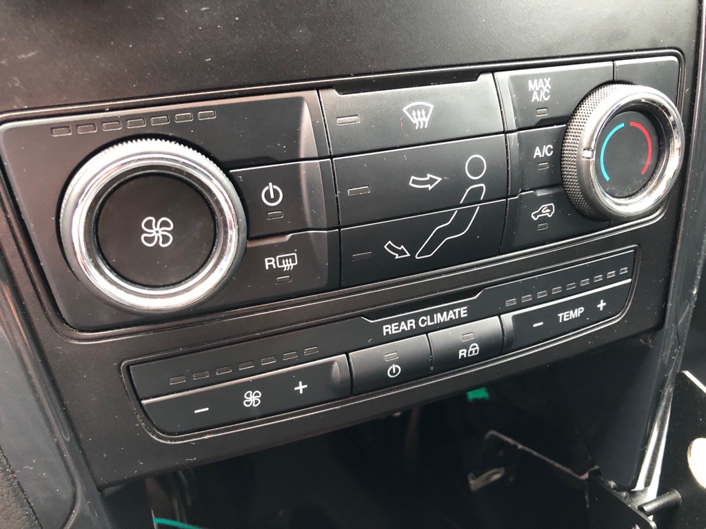 2019 Ford Explorer Image 25