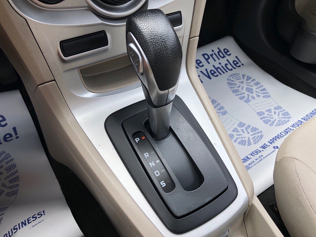 2014 Ford Fiesta Image 24