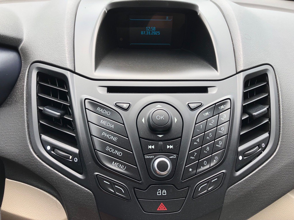 2014 Ford Fiesta Image 26